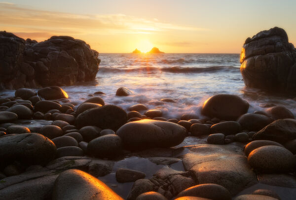 Porth Nanven in Gold